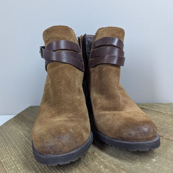 Sam Edelman Hannah Chelsea Boots Suede Belted Ankle Booties Size 7 | 2.5” Heel - Picture 4 of 10